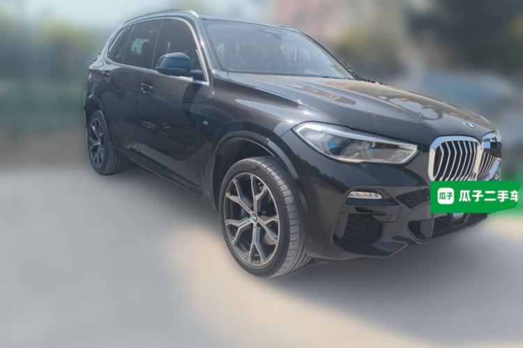 Used BMW X5 2021 xDrive40i Luxury Model with M Sport Package Front Right 45 Deg
