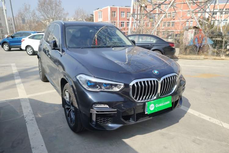 Used BMW X5 2021 xDrive40i M Sport Package Front Right 45 Deg