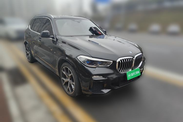 Used BMW X5 2021 xDrive40i Luxury Model with M Sport Package Front Right 45 Deg
