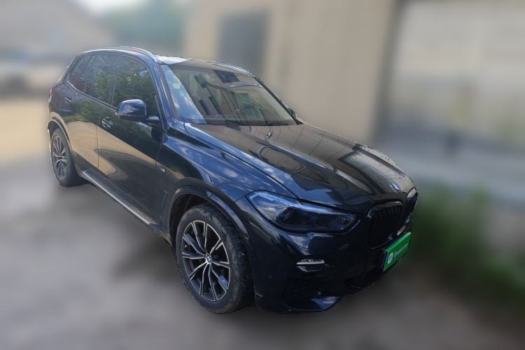 Used BMW X5  Front Right 45 Deg