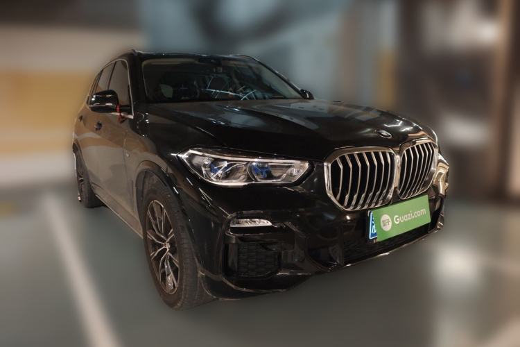 Used BMW X5 2021 xDrive40i M Sport Package Front Right 45 Deg