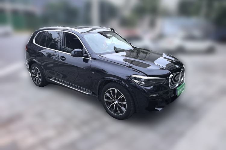 Used BMW X5 2021 xDrive30i M Sport Package Front Right 45 Deg