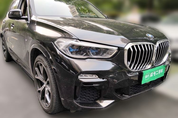 Used BMW X5 2021 xDrive40i Luxury Model with M Sport Package Front Right 45 Deg