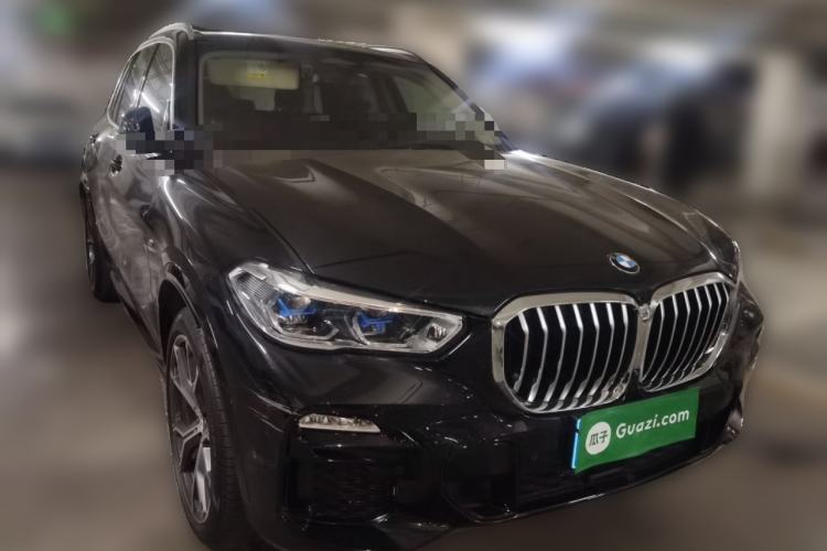 Used BMW X5 2021 xDrive40i Luxury Model with M Sport Package Front Right 45 Deg