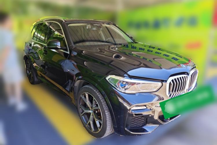 Used BMW X5 2021 xDrive40i Luxury Model with M Sport Package Front Right 45 Deg