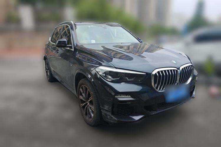 Used BMW X5 2021 xDrive30i M Sport Package Front Right 45 Deg