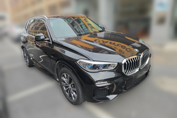 Used BMW X5 2021 xDrive40i M Sport Package Front Right 45 Deg