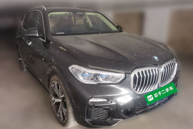 Used BMW X5 2021 xDrive40i Luxury Model with M Sport Package Front Right 45 Deg