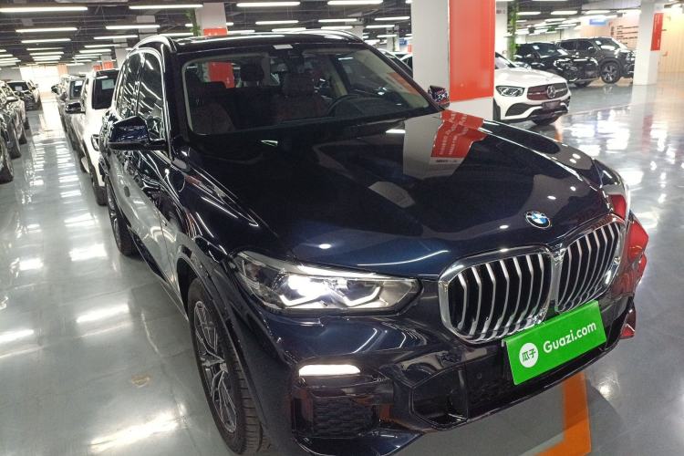 Used BMW X5 2021 xDrive30i M Sport Package Front Right 45 Deg