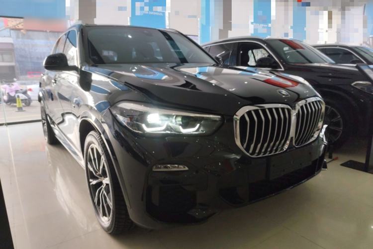 Used BMW X5 2021 Restyled xDrive30i M Sport Package Front Right 45 Deg