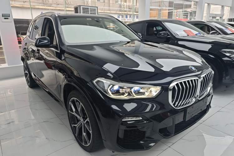 Used BMW X5 2021 xDrive40i M Sport Package Front Right 45 Deg