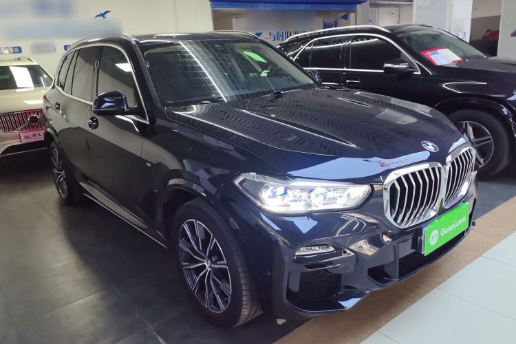 Used BMW X5 2021 xDrive40i M Sport Package Front Right 45 Deg
