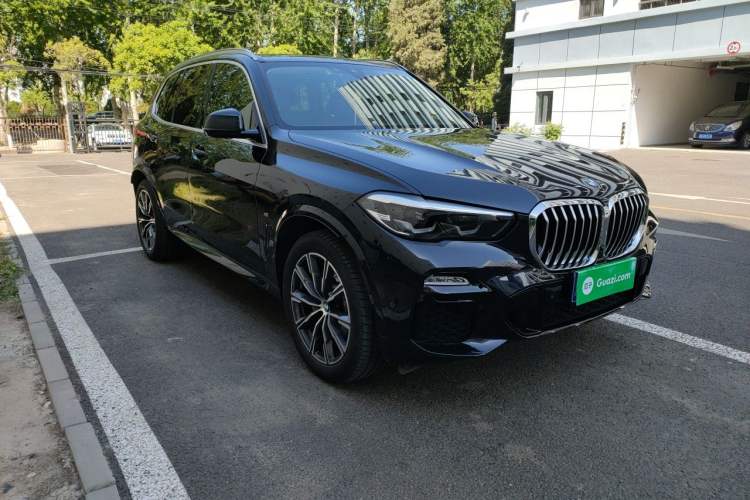 Used BMW X5 2021 xDrive30i M Sport Package Front Right 45 Deg