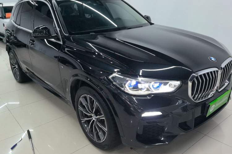 Used BMW X5 2021 xDrive40i M Sport Package Front Right 45 Deg