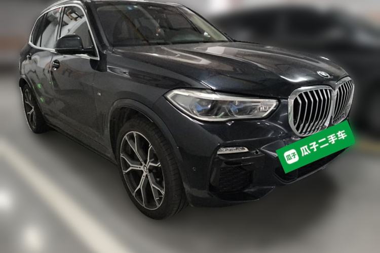 Used BMW X5 2021 xDrive40i Luxury Model with M Sport Package Front Right 45 Deg