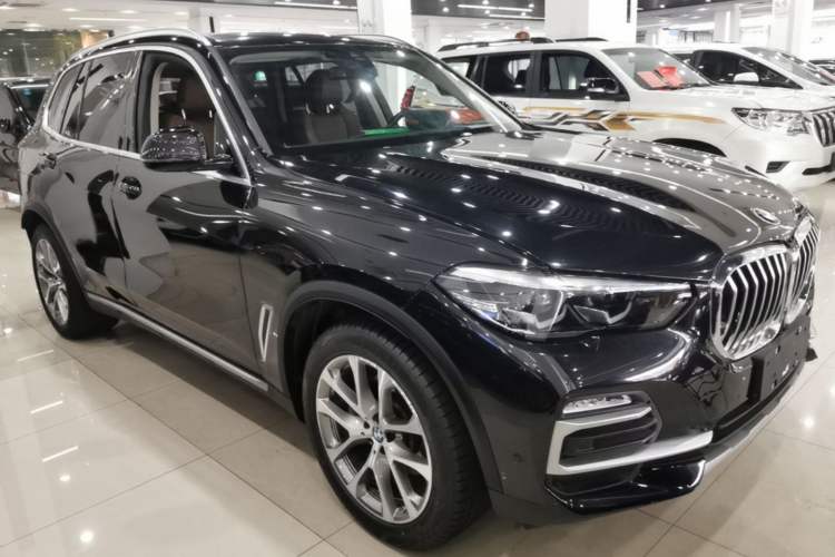 Used BMW X5 2021 xDrive30i X Design Package Front Right 45 Deg