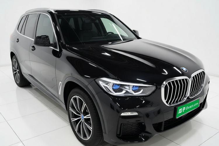 Used BMW X5 2021 xDrive30i M Sport Package Front Right 45 Deg