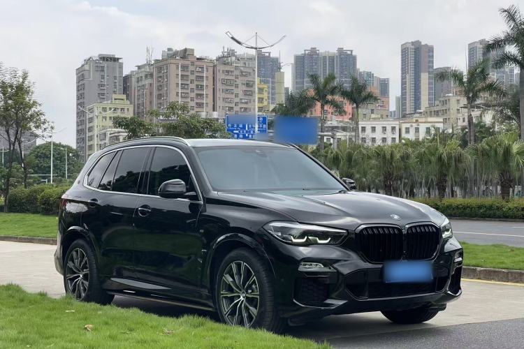 Used BMW X5 2021 xDrive30i M Sport Package Front Right 45 Deg