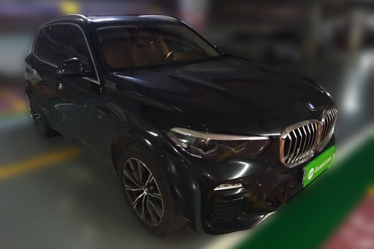 Used BMW X5 2021 xDrive30i M Sport Package Front Right 45 Deg