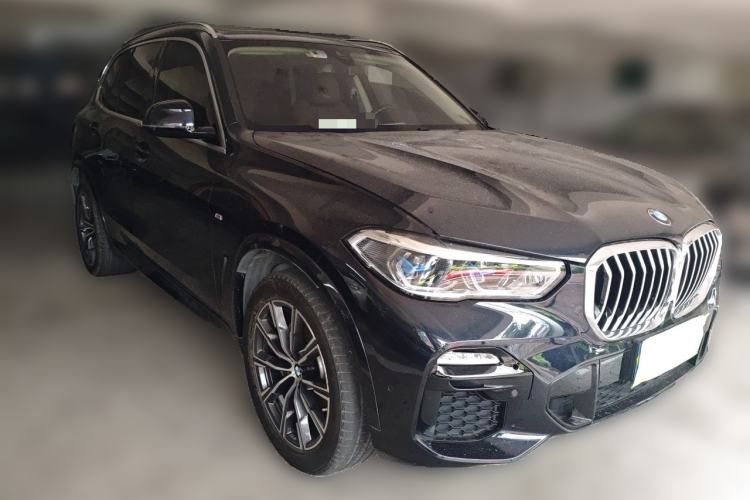 Used BMW X5 2021 xDrive40i M Sport Package Front Right 45 Deg