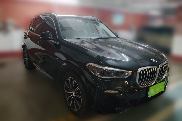 Used BMW X5 2021 xDrive40i M Sport Package Front Right 45 Deg