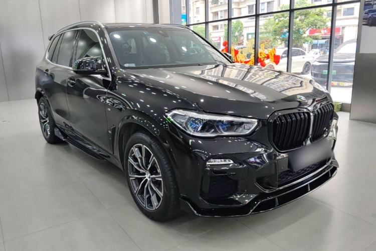 Used BMW X5 2021 xDrive40i M Sport Package Front Right 45 Deg