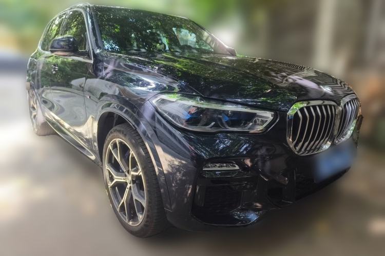 Used BMW X5 2021 xDrive40i Luxury Model with M Sport Package Front Right 45 Deg