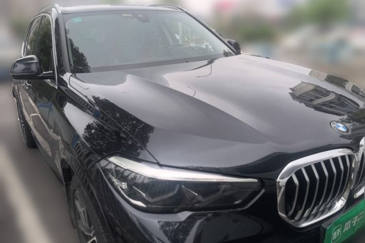 Used BMW X5 2021 xDrive30i M Sport Package Front Right 45 Deg