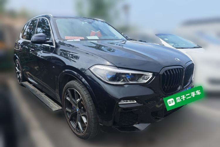 Used BMW X5 2021 xDrive40i Luxury Model with M Sport Package Front Right 45 Deg