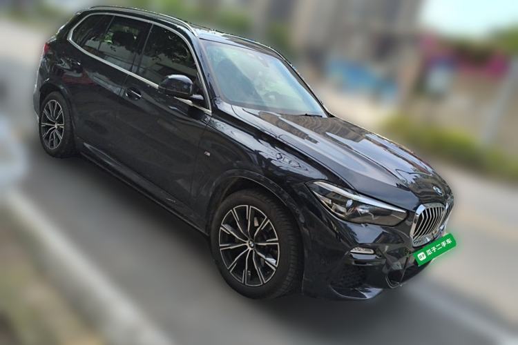 Used BMW X5 2021 xDrive30i M Sport Package Front Right 45 Deg