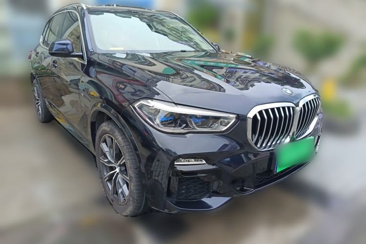 Used BMW X5 2021 xDrive30i M Sport Package Front Right 45 Deg