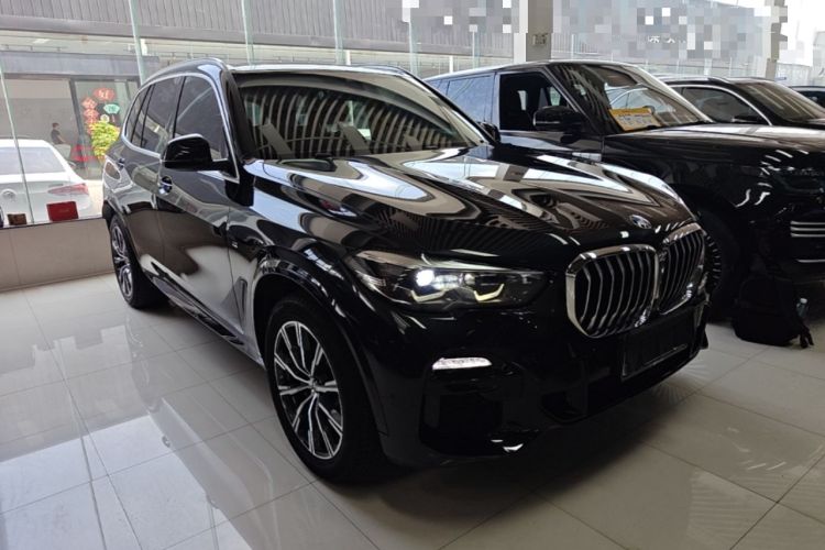 Used BMW X5 2021 xDrive30i M Sport Package Front Right 45 Deg