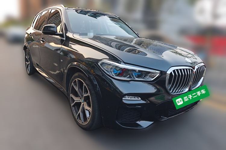 Used BMW X5 2021 xDrive40i Luxury Model with M Sport Package Front Right 45 Deg