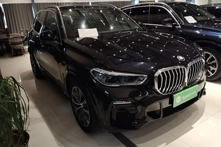 Used BMW X5 2021 xDrive40i M Sport Package Front Right 45 Deg