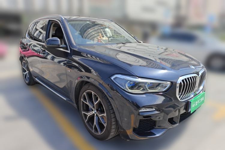 Used BMW X5 2021 xDrive40i Luxury Model with M Sport Package Front Right 45 Deg