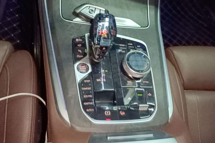 Used BMW X5 2021 xDrive40i Luxury Model with M Sport Package Gear Lever