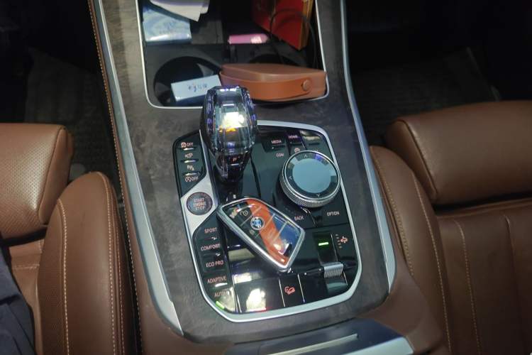 Used BMW X5 2021 xDrive40i Luxury Model with M Sport Package Gear Lever
