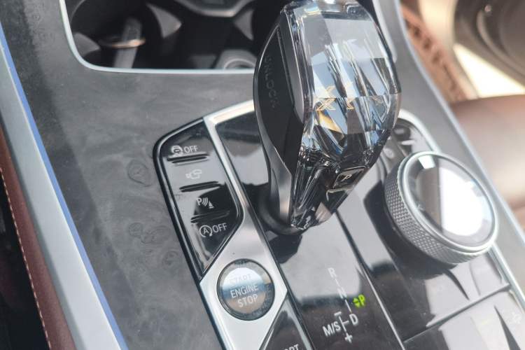Used BMW X5 2021 xDrive40i Luxury Model with M Sport Package Gear Lever