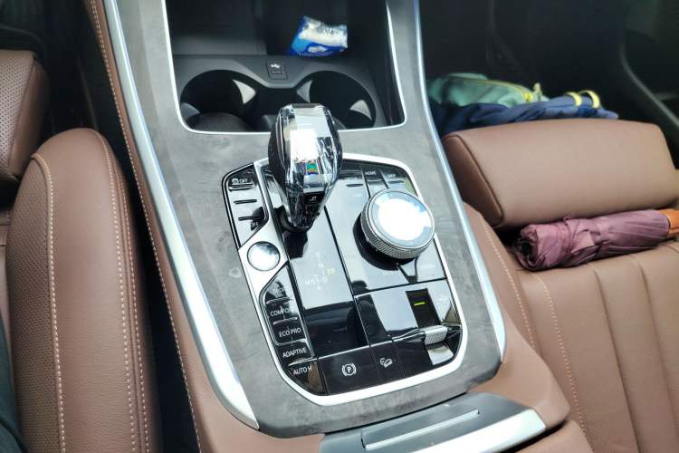 Used BMW X5 2021 xDrive40i Luxury Model with M Sport Package Gear Lever