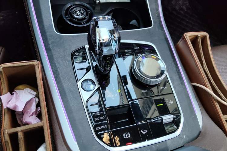 Used BMW X5 2021 xDrive40i Luxury Model with M Sport Package Gear Lever