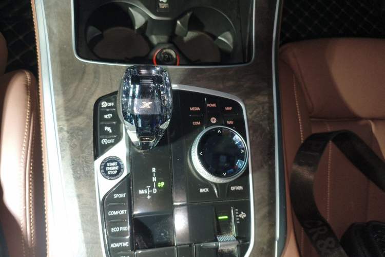 Used BMW X5 2021 xDrive40i Luxury Model with M Sport Package Gear Lever
