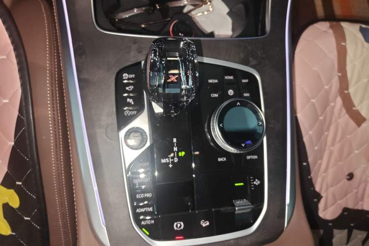 Used BMW X5 2021 xDrive40i Luxury Model with M Sport Package Gear Lever