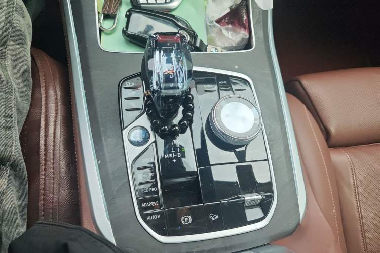 Used BMW X5 2021 xDrive40i Luxury Model with M Sport Package Gear Lever