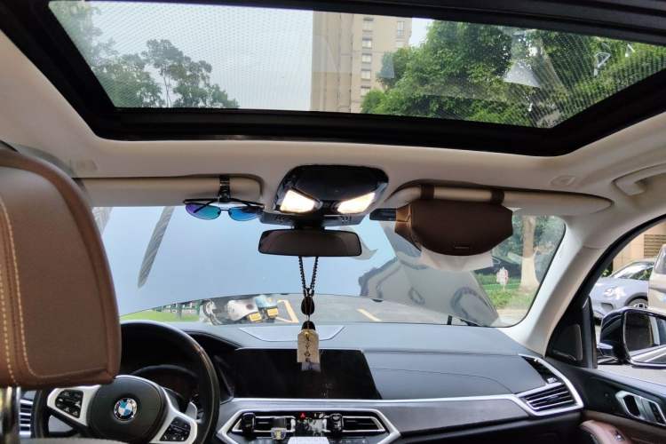 Used BMW X5 2021 xDrive40i Luxury Model with M Sport Package Headliner