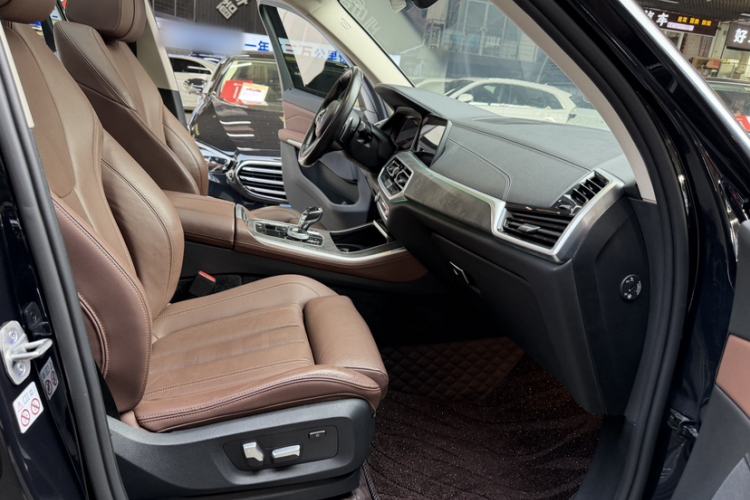 Used BMW X5 2021 xDrive30i M Sport Package Interior 11