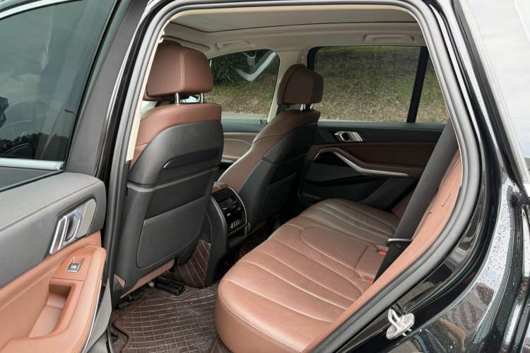 Used BMW X5 2021 xDrive40i Luxury Model with M Sport Package Interior 2