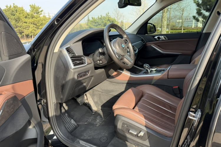 Used BMW X5 2021 xDrive30i M Sport Package Interior 4