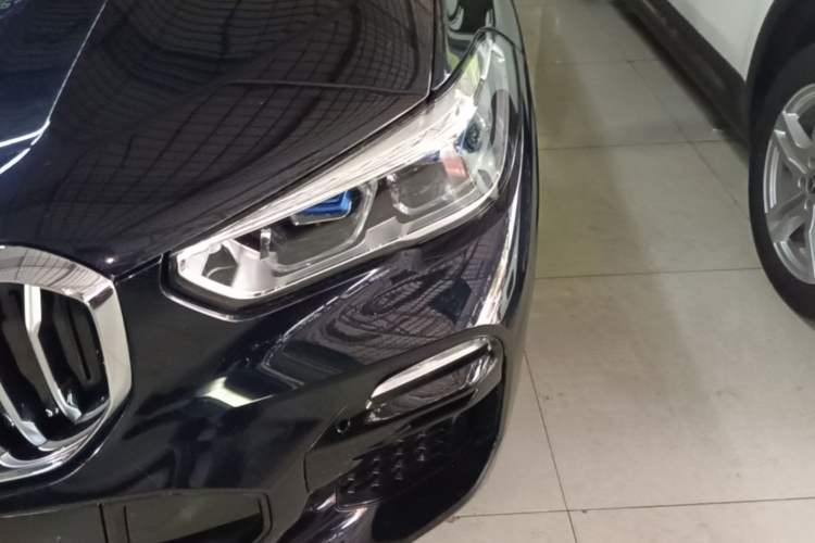 Used BMW X5 2021 xDrive40i Luxury Model with M Sport Package Left Front Headlight