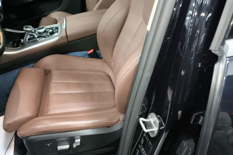 Used BMW X5 2021 Restyled xDrive40i M Sport Package Left Front Seat