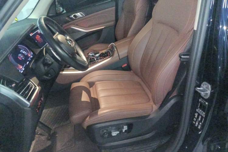 Used BMW X5 2021 xDrive40i Luxury Model with M Sport Package Left Front Seat
